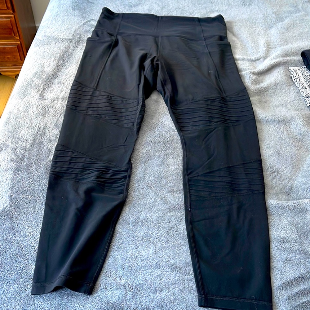 Athleta Salutation Stash Moto tight